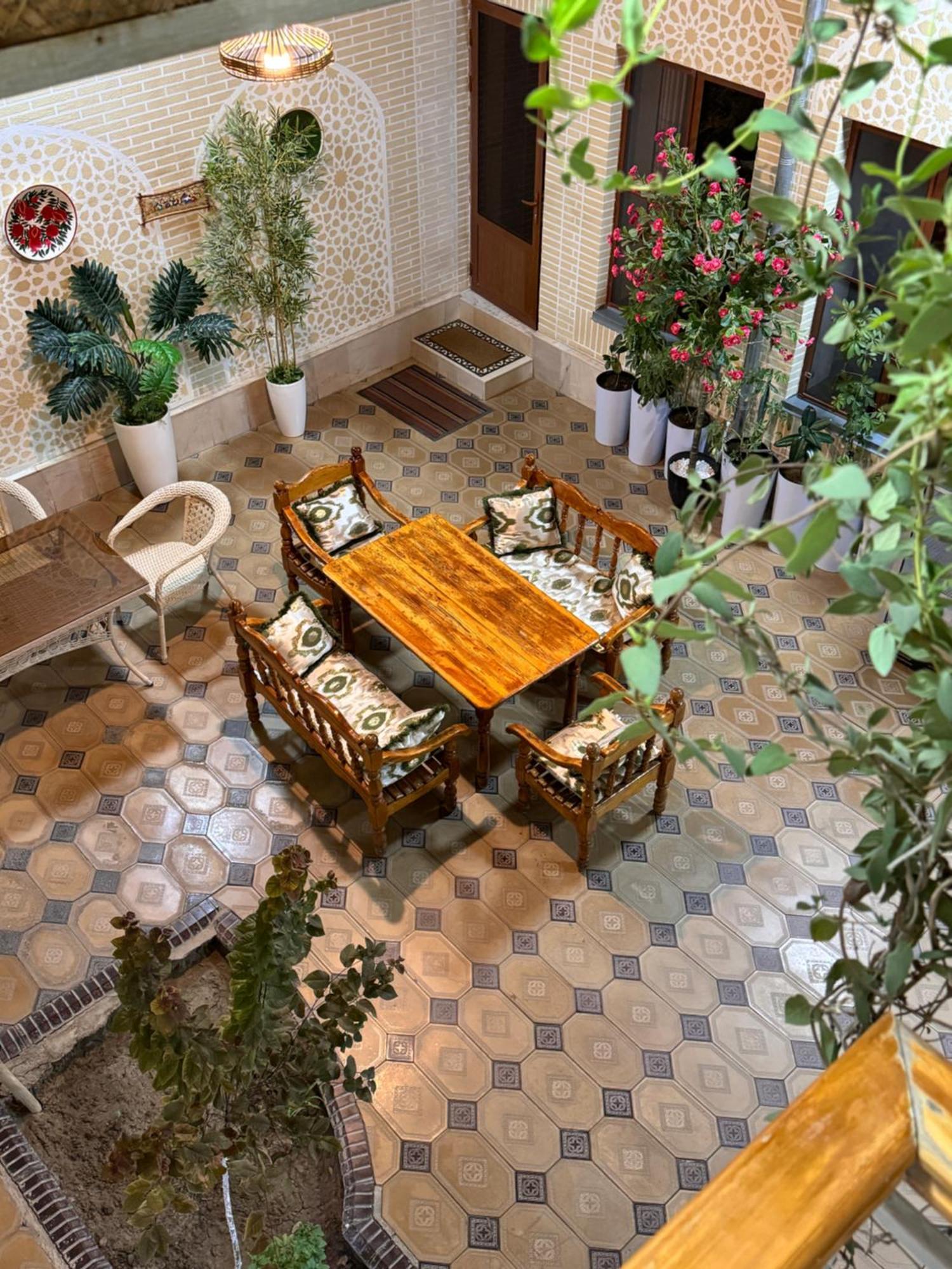 Hanifa Bukhara Esterno foto